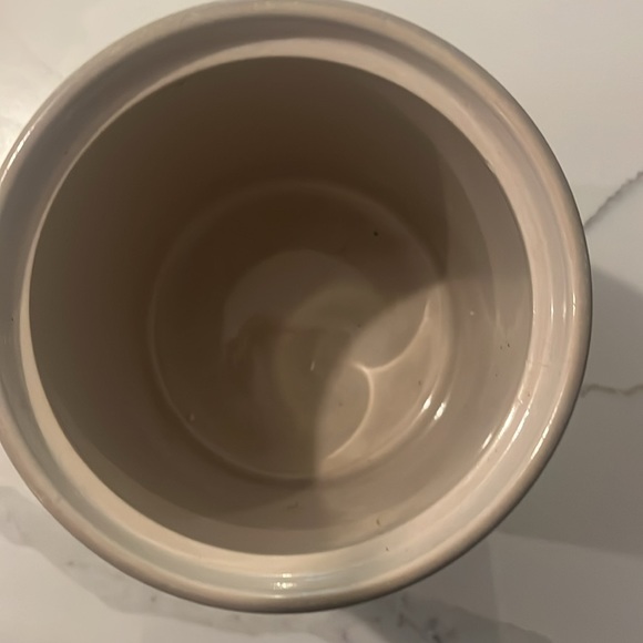 Ceramic Pet Treat canister with sealed lid with 🐾 and 🦴 design - Picture 7 of 7